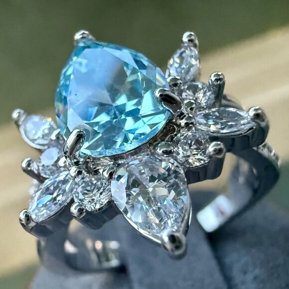 Ring Bomb Party Blue Teardrop CZ Ring Size 6 Glam Statement Sparkle - Picture 12 of 17